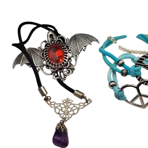 15 Piece Costume Jewelry Lot Teddy Bear Tin Necklaces Bracelets Bobby Pins - Picture 4 of 11